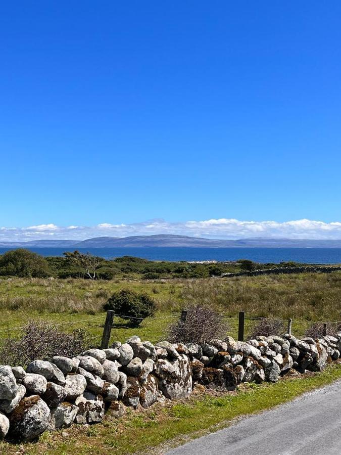 Wild Atlantic Stay Cottage Голуей Екстериор снимка