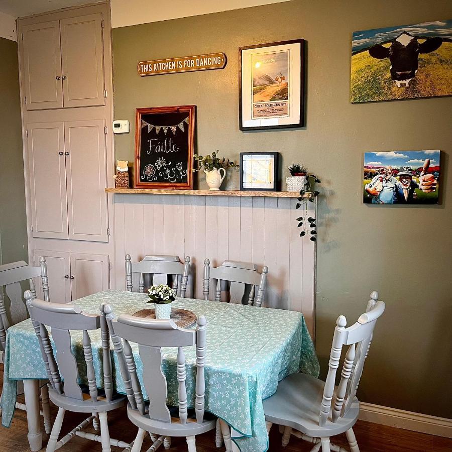 Wild Atlantic Stay Cottage Голуей Екстериор снимка