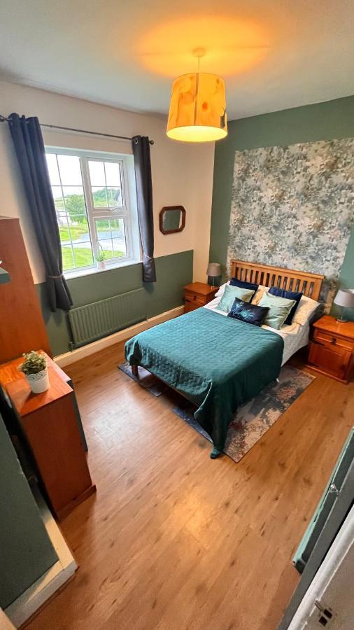 Wild Atlantic Stay Cottage Голуей Екстериор снимка